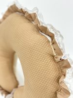 بالش شیردهی Bunny رنگ نسکافه ای دانتل‌دار - تصویر 3